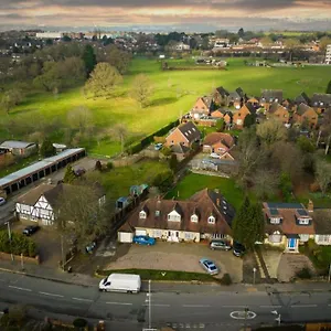 Ashcroft Quiet Garden House-london Luton Airport Homestay