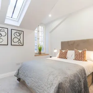 Dragon - Yukina - 2 Bed Centre House With Garden Edinburgh
