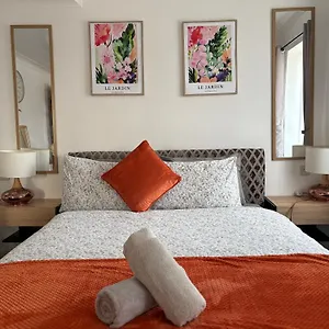 Maison d'hôtes Luton - Newly Renovated Ideal For Short Stay, Close To Airport Train Station, Free Parking Off Street , Luxury Comfort In Price, Luton (Bedfordshire)